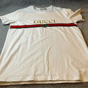 Gucci 2 pc T-Shirt and shorts with Logo and Stripe